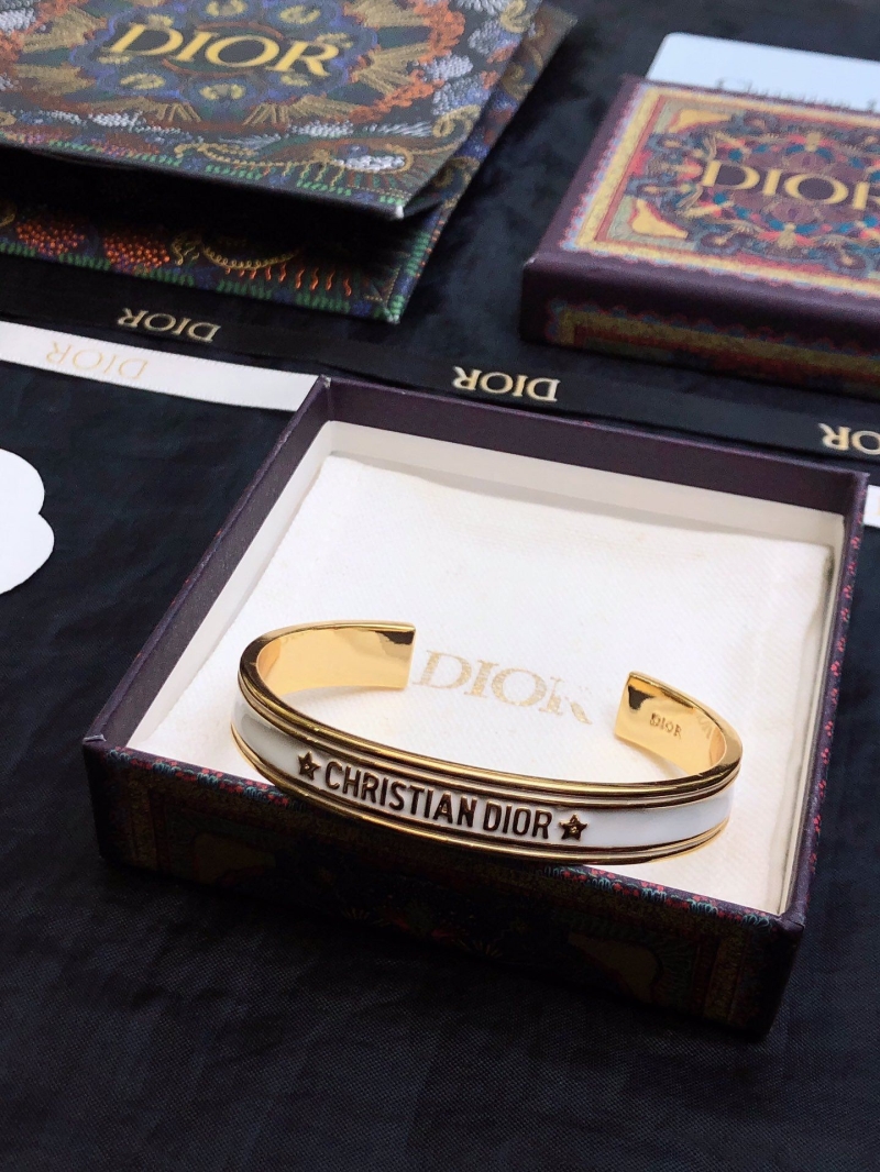 chr1st1an D10r bracelets